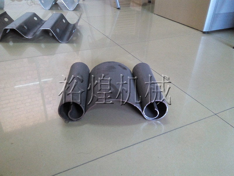 單波護(hù)欄板生產(chǎn)線(xiàn)